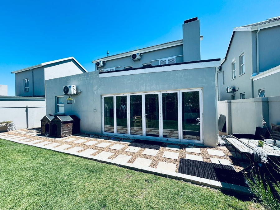 3 Bedroom Property for Sale in Mountain Crest Private Estate Western Cape